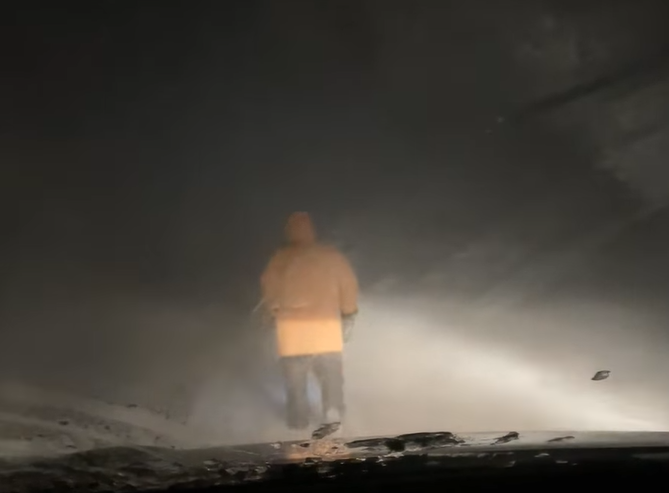 80 year old man traveled by foot to rescue 7 stranded people in a blizzard